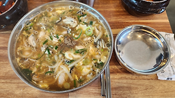 Seocheongulkalguksu (서천굴칼국수) 1