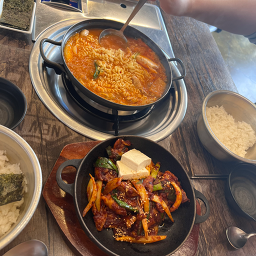 돼지고기듬뿍넣은김치찌개 4