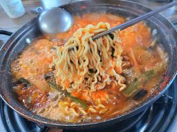 Gangsanmaeuntang (강산매운탕) 3
