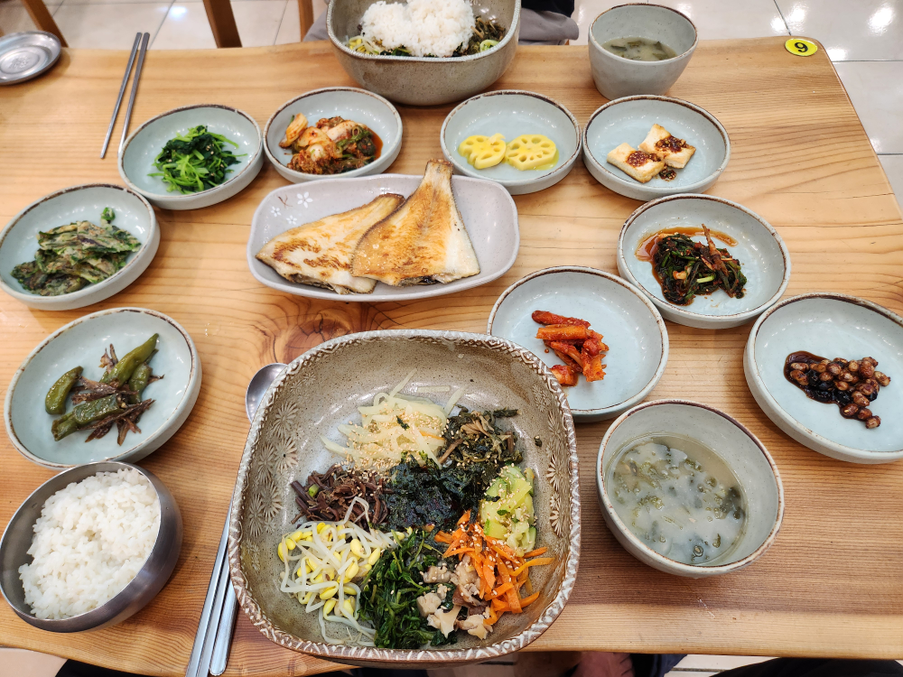 Honghwayakchosikdang (홍화약초식당) 1