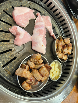Yongdudongsamgyeopsal (용두동삼겹살) 3