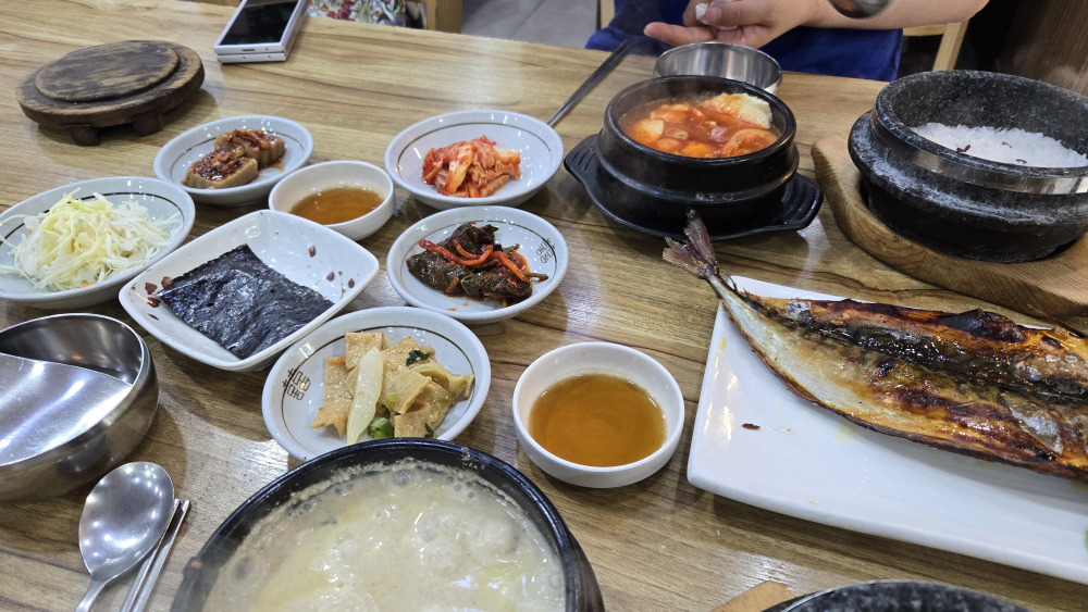 Maetdolsundubujunggye (맷돌순두부중계) 1