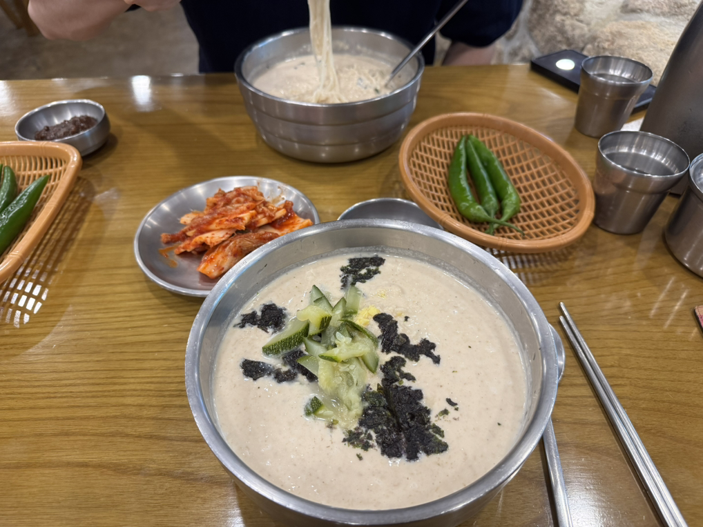 Chilseongdonghalmaekongguksu (칠성동할매콩국수) 1
