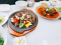 Madangitneunjip (마당있는집) 1