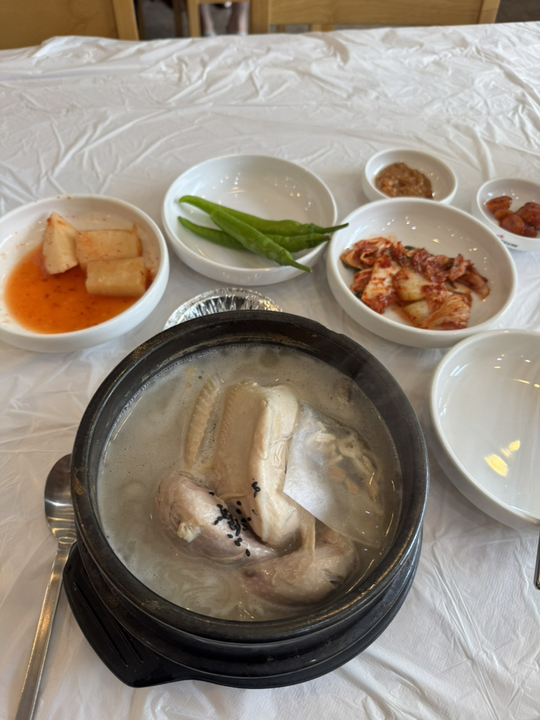 Jihohanbangsamgyetang (지호한방삼계탕) 2