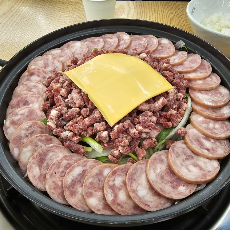 Bikjjunbudaejjigae (빅쭌부대찌개) 3