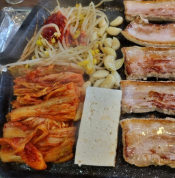 Jangteosamgyeopsal (장터삼겹살) 3