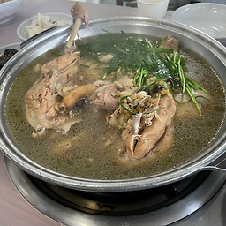 Sintobuliotdak (신토불이옻닭) 1