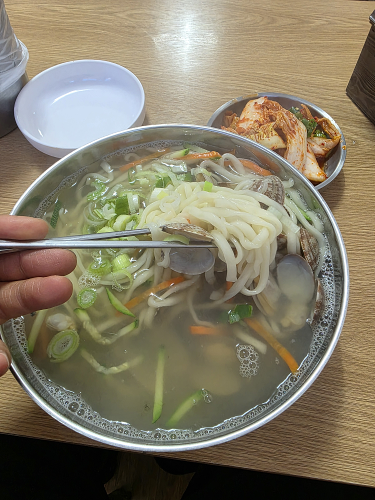 바지락듬뿍칼국수 4
