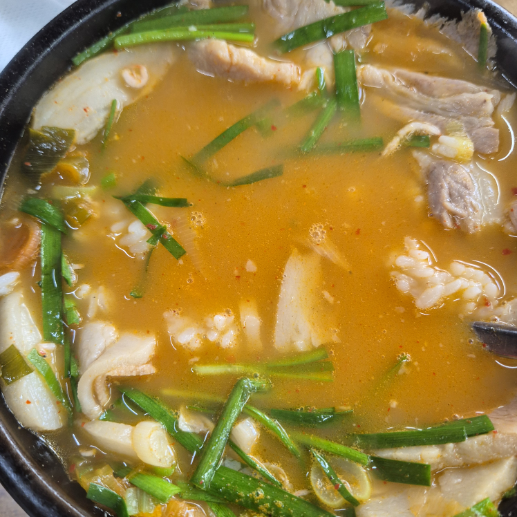 Milyanggamasotdwaejigukbap (밀양가마솥돼지국밥) 1