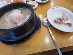 Jihohanbangsamgyetang (지호한방삼계탕) 2