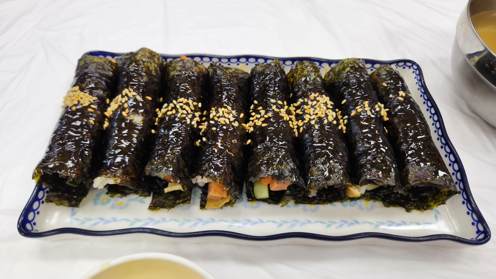 Mongttangkkomagimbap (몽땅꼬마김밥) 1