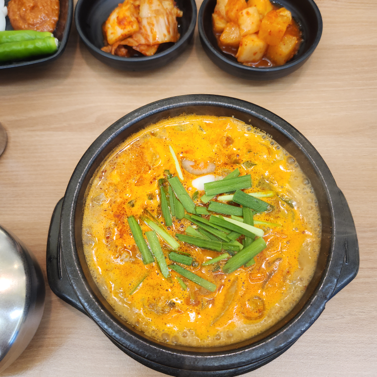 Gamasotsundaegukbap (가마솥순대국밥) 1