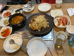 Maneultongdaksonkalguksu (마늘통닭손칼국수) 1
