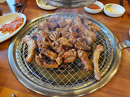 Taeneungsutbulgalbi (태능숯불갈비) 1