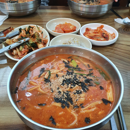Jeonyangokjinsomaeuntang (전양옥진소매운탕) 1