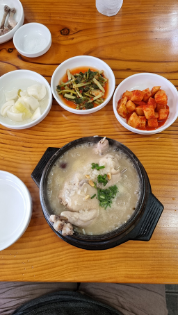 Naepohanbangsamgyetang (내포한방삼계탕) 1
