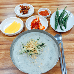 Hongdukkaessambapkalguksu (홍두깨쌈밥칼국수) 2