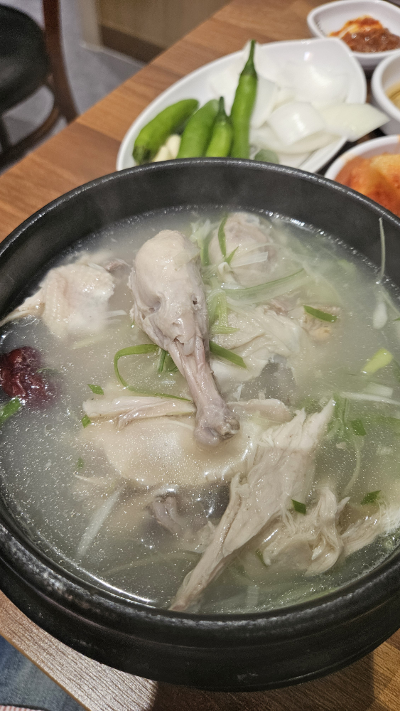 Dongraegoryeosamgyetang (동래고려삼계탕) 3