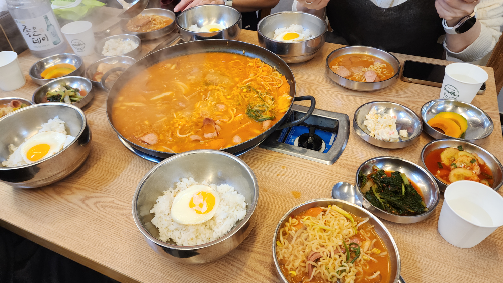 Changniuijeongbubudaejjigae (창리의정부부대찌개) 1