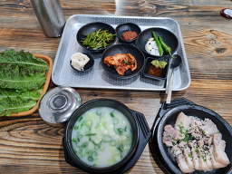 Gusandongdwaejigukbapjeonmunjeom (구산동돼지국밥전문점) 2