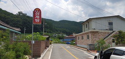 Ttukbaegisamgyetang (뚝배기삼계탕) 2