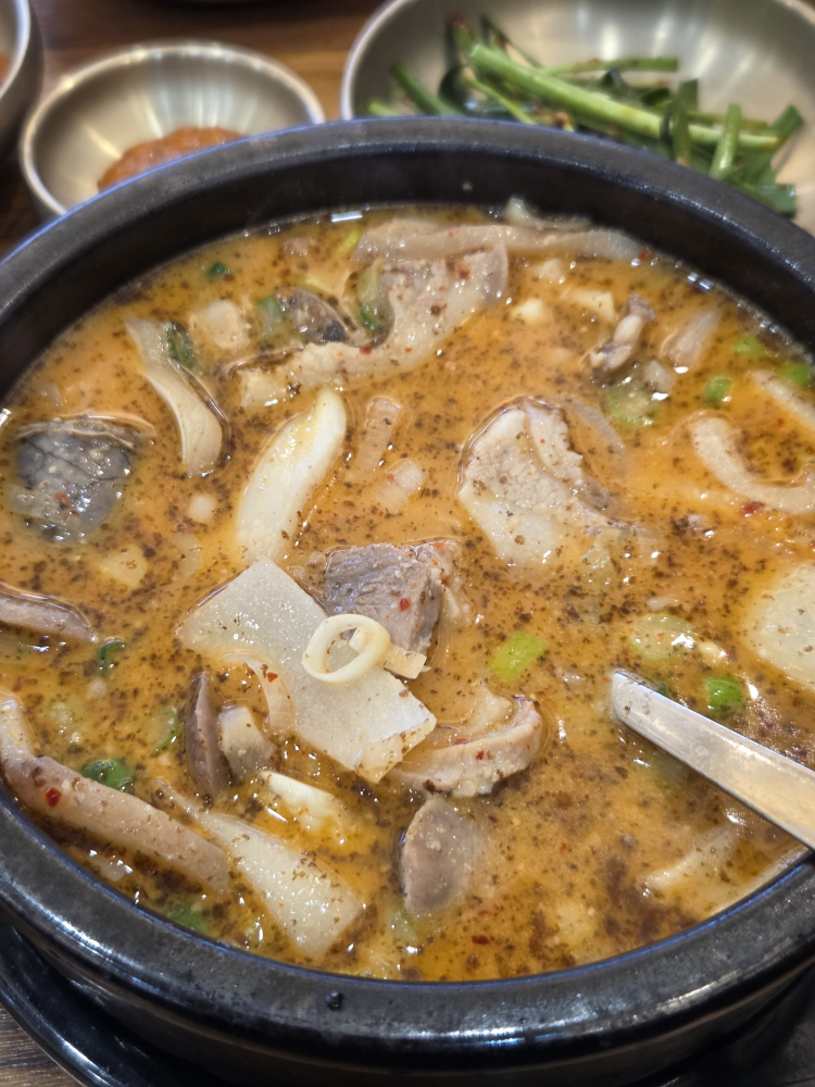 Sundaesillokasantangjeongjeom (순대실록아산탕정점) 2