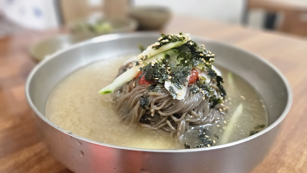 Gangreunghaebyeonmemilmakguksu (강릉해변메밀막국수) 2