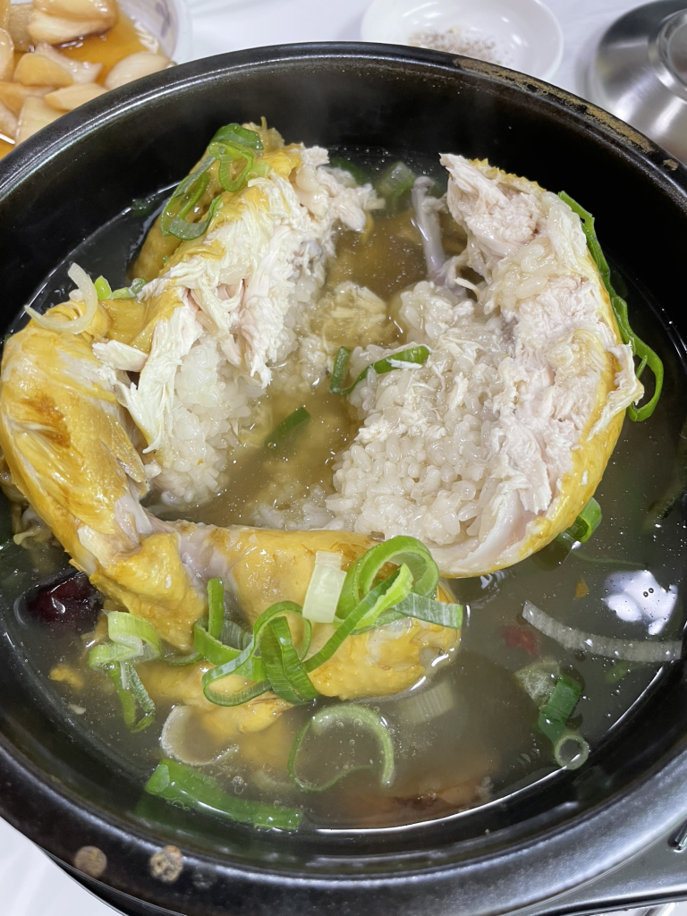 Imsilsanghwangbeoseotsamgyetang (임실상황버섯삼계탕) 3