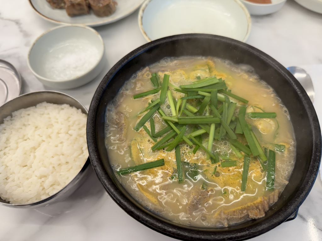 Choegomilyang dwaejigukbap (최고밀양 돼지국밥) 3