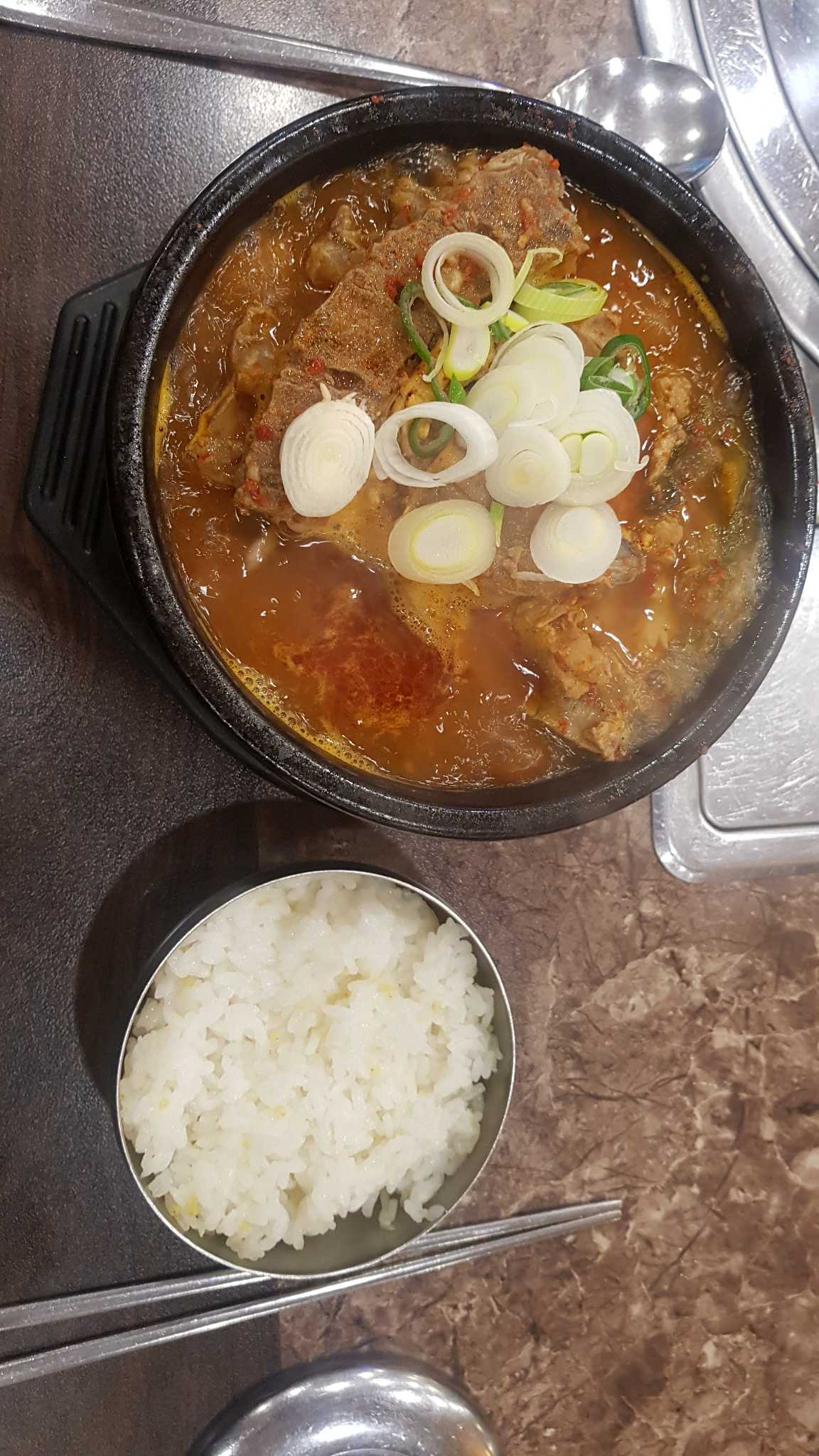 Geodurisiraegigamjatang (거두리시래기감자탕) 1