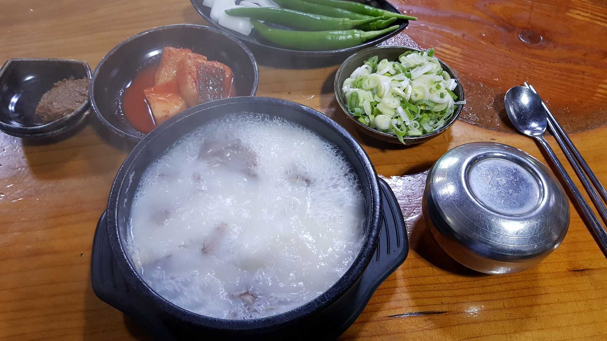 Jusikhoesa giwajipjeon jujangjakbulgomtang (주식회사 기와집전 주장작불곰탕) 3