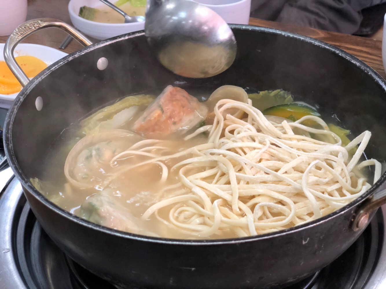 Gaeseongsonmandu sinpojeom (개성손만두 신포점) 3