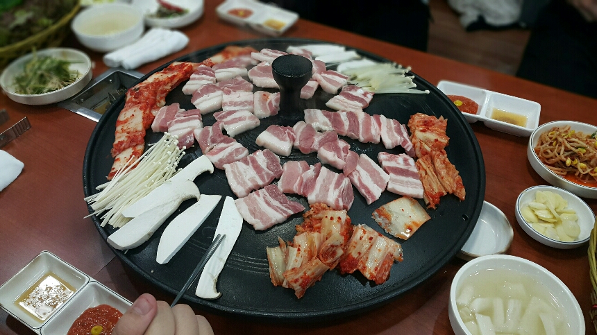 마루솥뚜껑 와인삼겹살 1