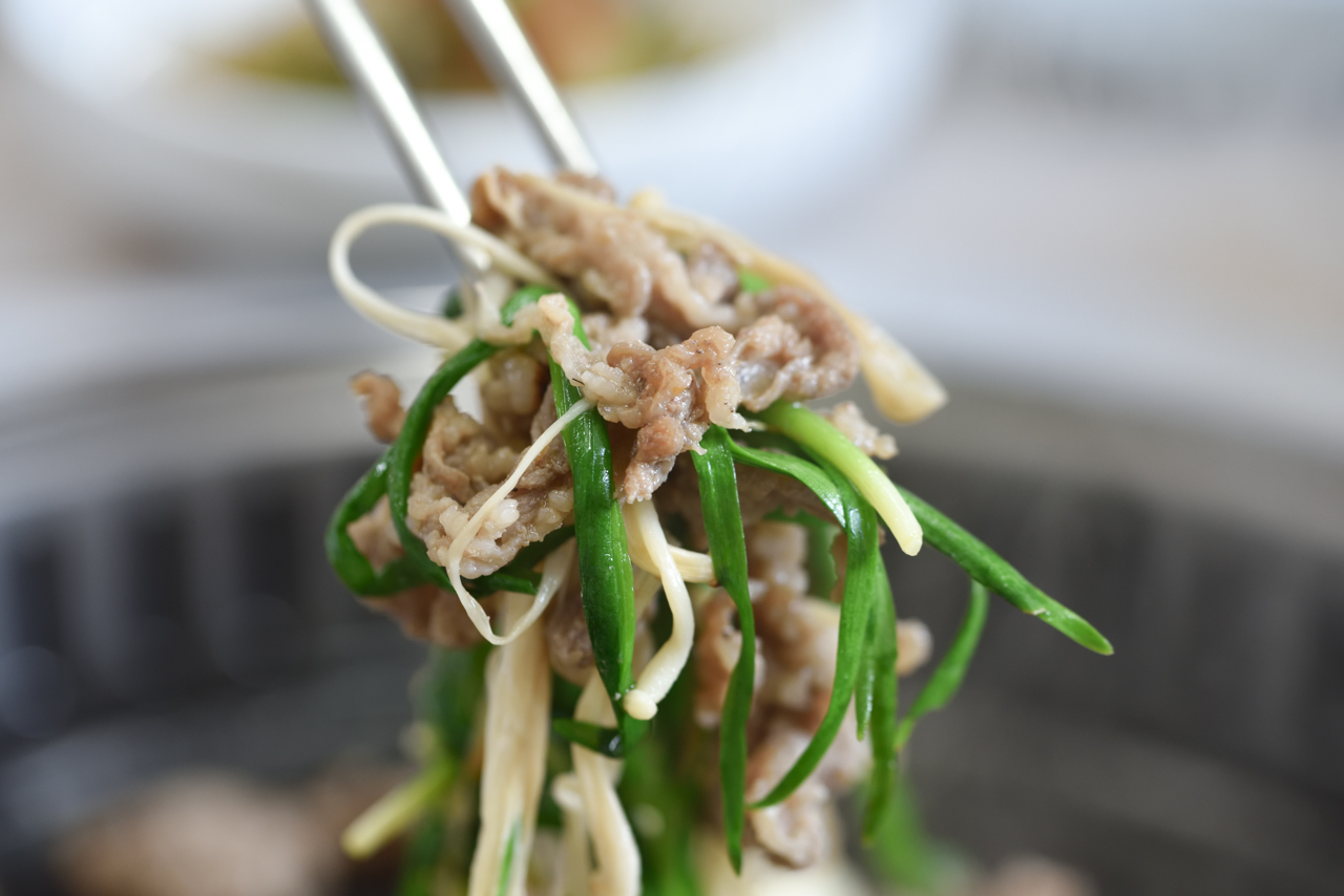 Haesongheukyeomso sutbulgui (해송흑염소 숯불구이) 1
