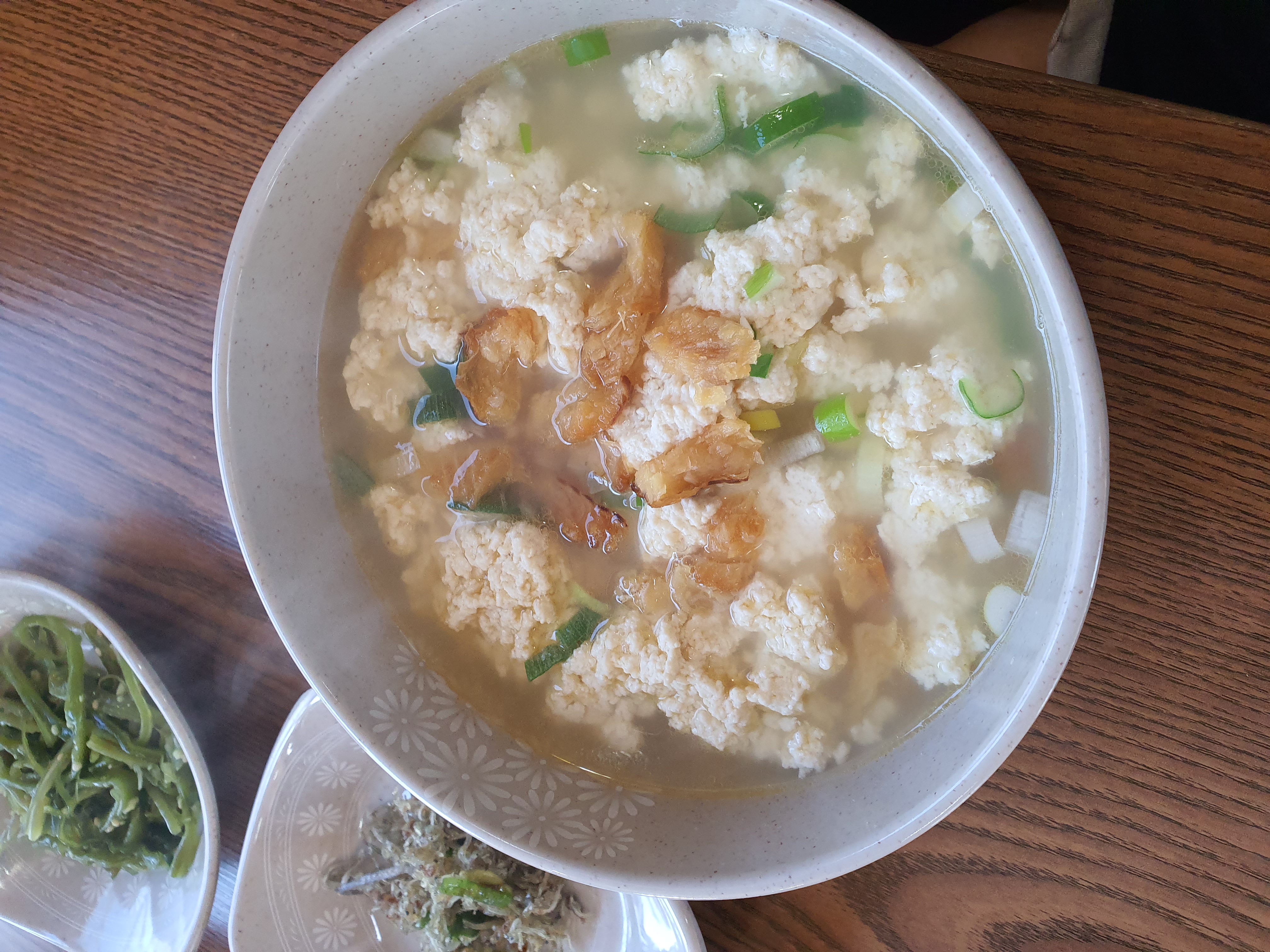 Ttunghalmeonisundubu (뚱할머니순두부) 3