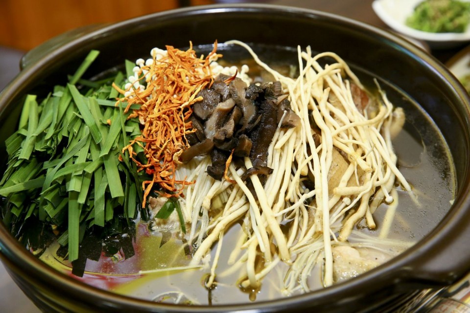 Hakgyojongigadeunsikdang (학교종이가든식당) 1
