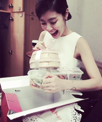 어딜봐서 유부녀라는건지~~ 