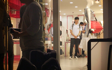 [스포주의] 가방 매장에서 본 여진구 직찍