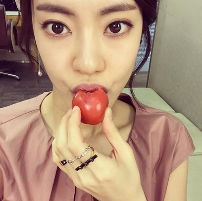 어딜봐서 유부녀라는건지~~ 