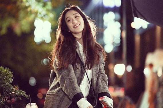 패션 센스부터 챙겨보게 되는 이유가 있는 려원