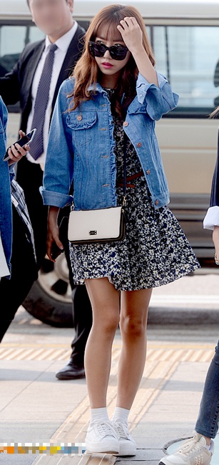 쌍둥이처럼 옷 맞춰입고 출국하는 남주-보미