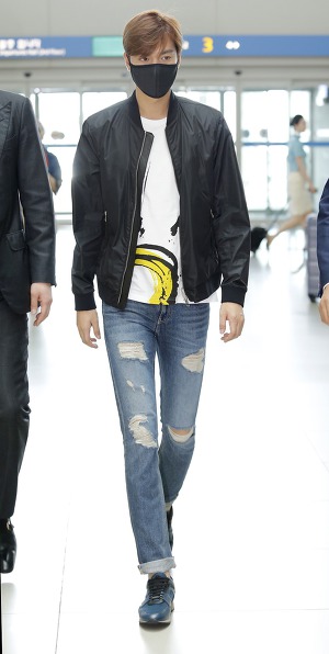 완벽한 남친룩 이민호 공항패션
