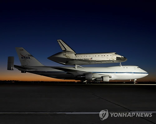 USA NASA SPACE SHUTTLE ENDEAVOUR