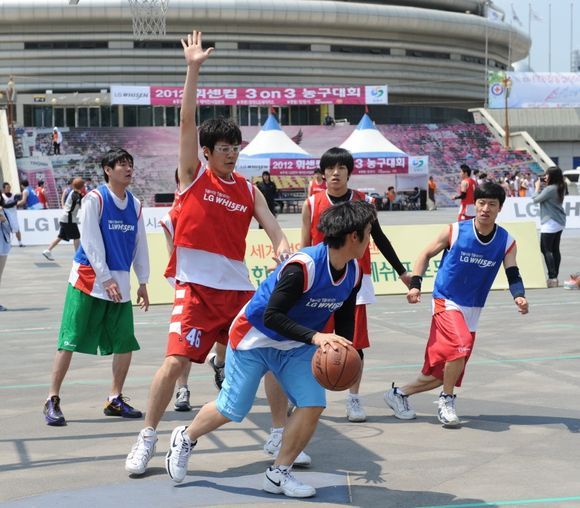 김영환-김시래, LG 길거리 농구대회 개최 김영환-김시래, Lg 길거리 농구대회 개최