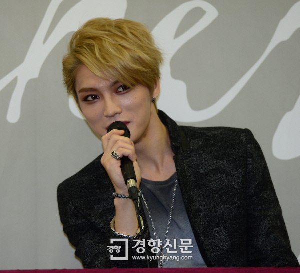 [경향포토]김재중 '얼굴이 안보여요'