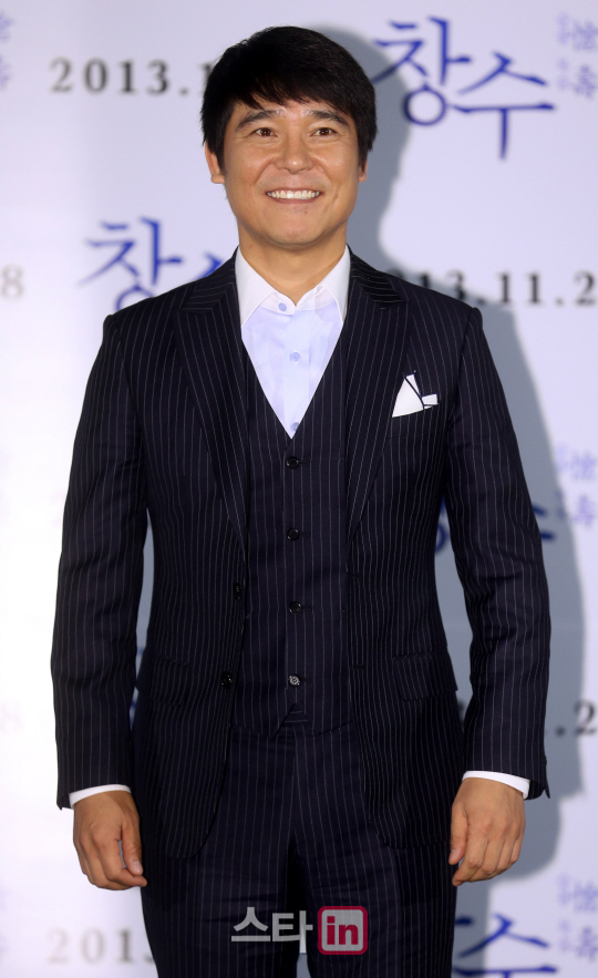 [포토]포즈 취하는 배우 임창정