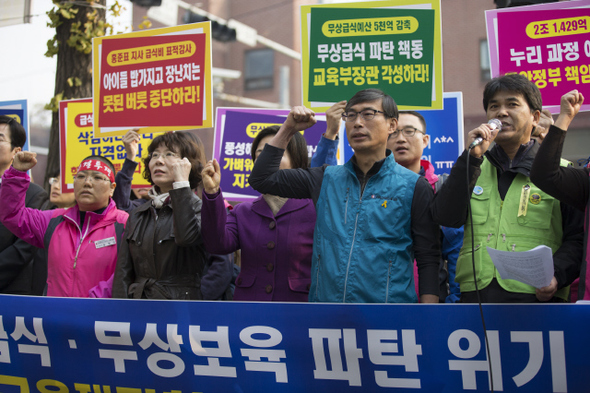 [사설 속으로] 한겨레·중앙일보, '무상복지를 둘러싼 여야 간의 갈등' 사설 비교해보기