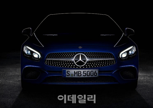 벤츠, 페이스리프트 단행한 '2017 SL 클래스' 티저이미지 공개 벤츠, 페이스리프트 단행한 '2017 Sl 클래스' 티저이미지 공개