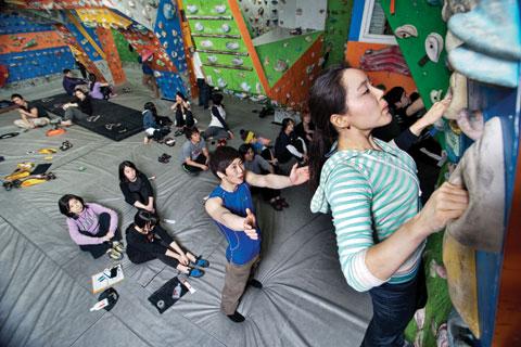 [정보 | 실내 스포츠클라이밍] "찬바람이 싸늘하게 옷깃을 스치면~" 지금이 '벽 맛'에 푹 빠질 때
